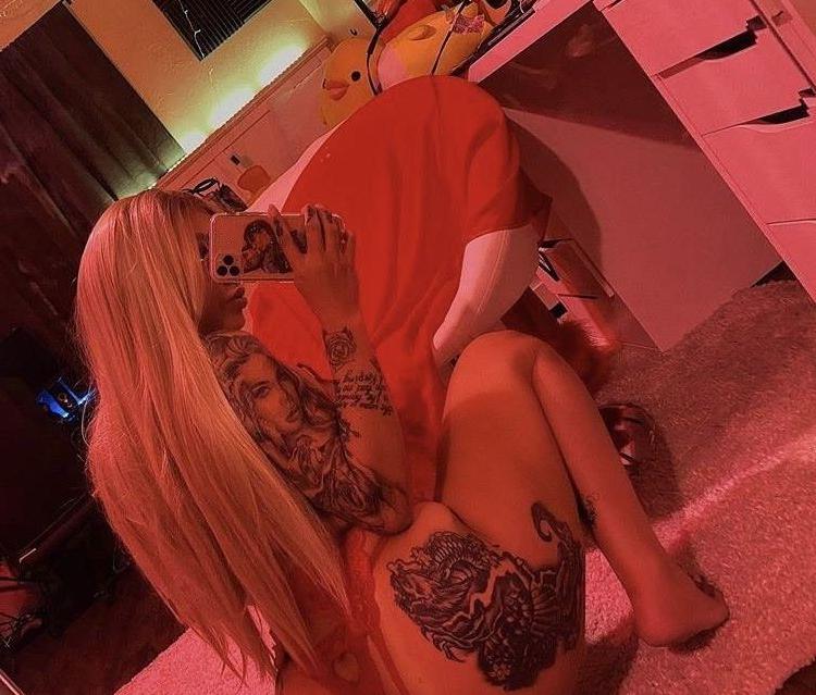17P Queen Sandra nude