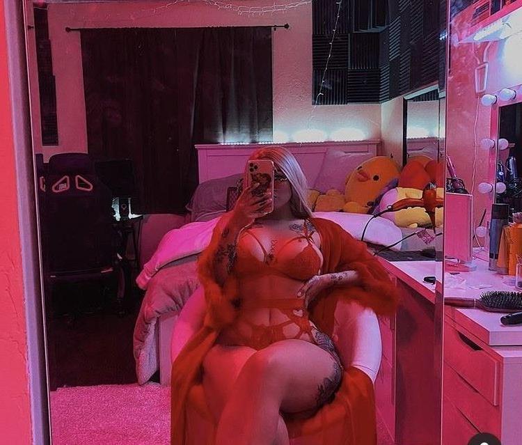 17P Queen Sandra nude