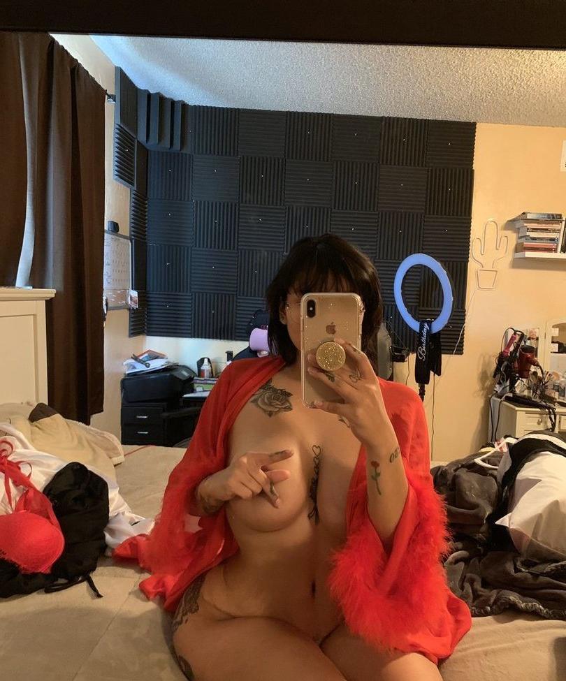 17P Queen Sandra nude