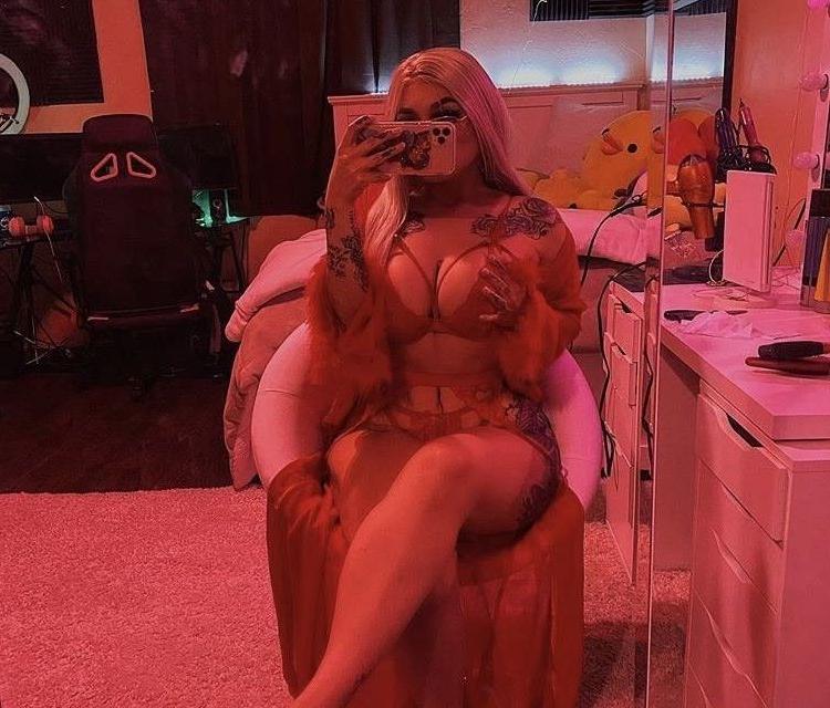 17P Queen Sandra nude