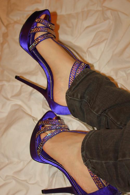 25P Beautiful Girls With Beautiful Feet