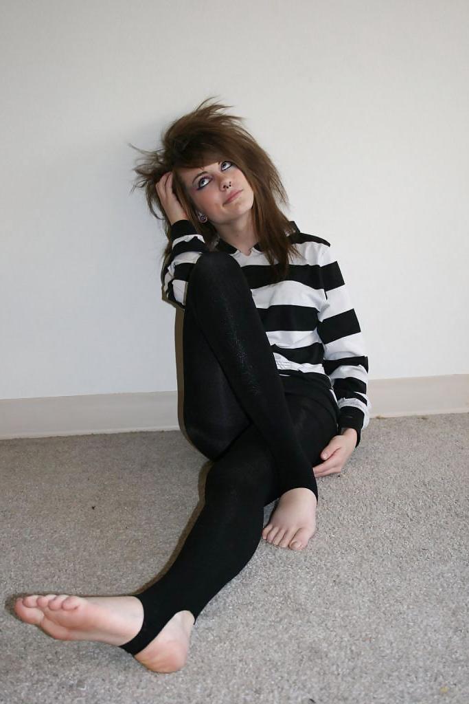15P Teen anf feet