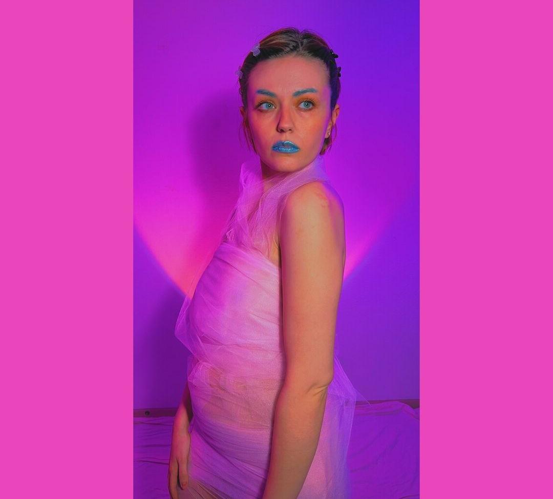 25P Girl On Cinema nude