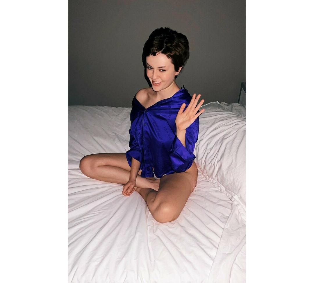 25P Girl On Cinema nude