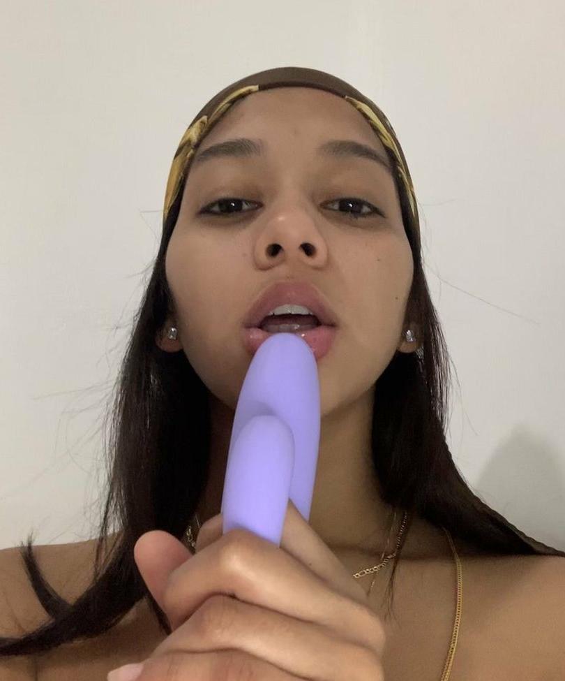 25P Camila Queen nude