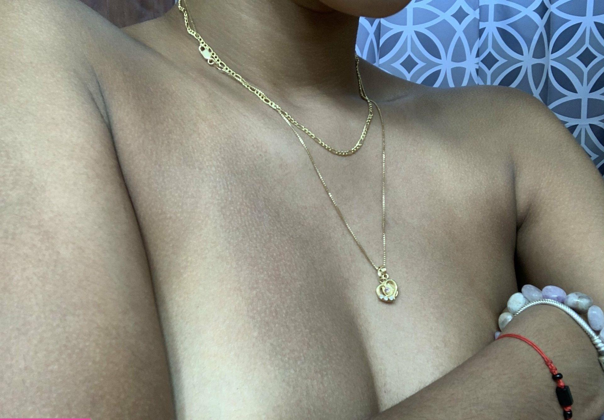 25P Camila Queen nude