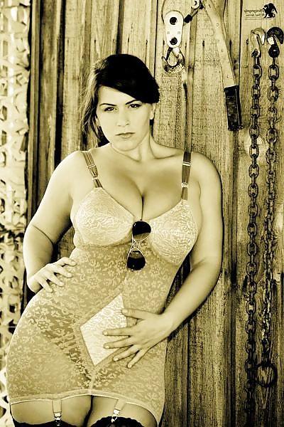 25P Plus size model 3 (non-nude)