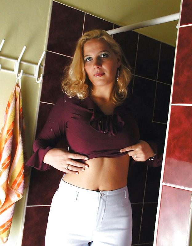 14P Vollbusige blonde Göttin