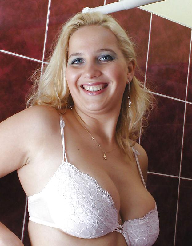14P Vollbusige blonde Göttin