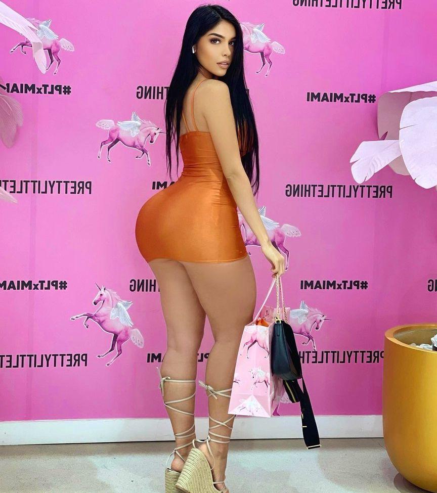 13P Big Booty Queen nude