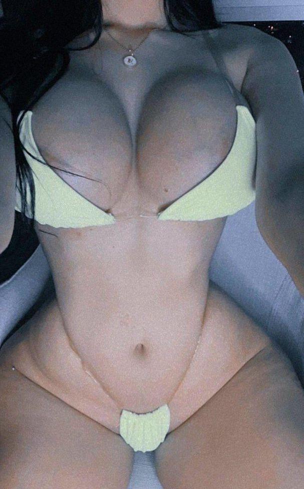 13P Big Booty Queen nude