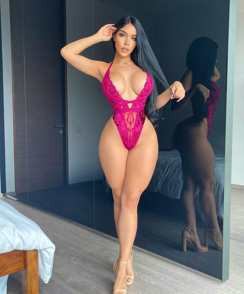 13P Big Booty Queen nude