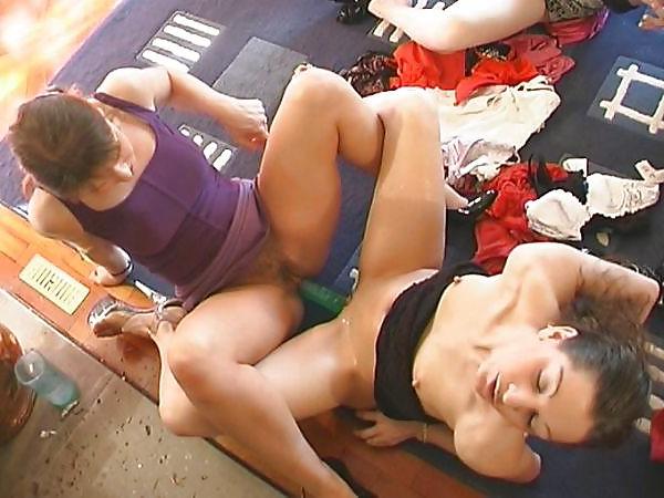 16P Wet chicks with toys