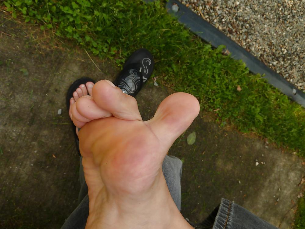 8P Zoom feet and toes