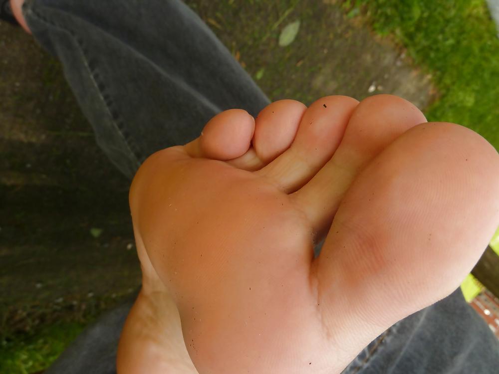8P Zoom feet and toes