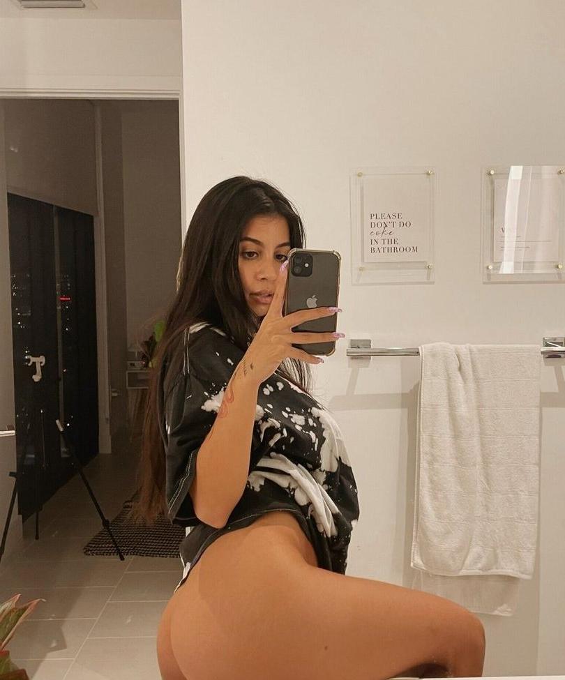 25P Queen Needy nude