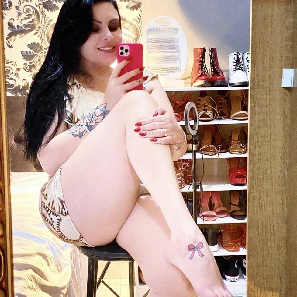 25P Queen Rainha nude