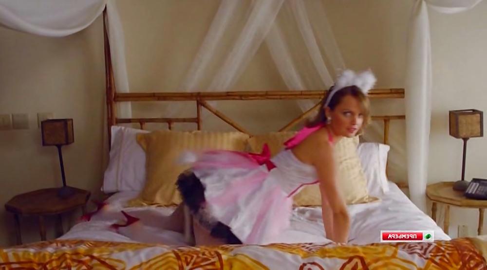 22P Mena Suvari in a bikini in you may not kiss the bride