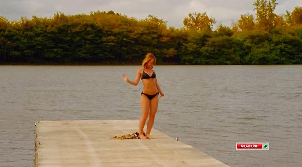 22P Mena Suvari in a bikini in you may not kiss the bride