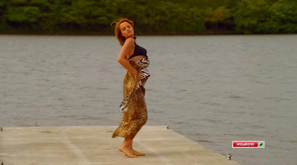 22P Mena Suvari in a bikini in you may not kiss the bride