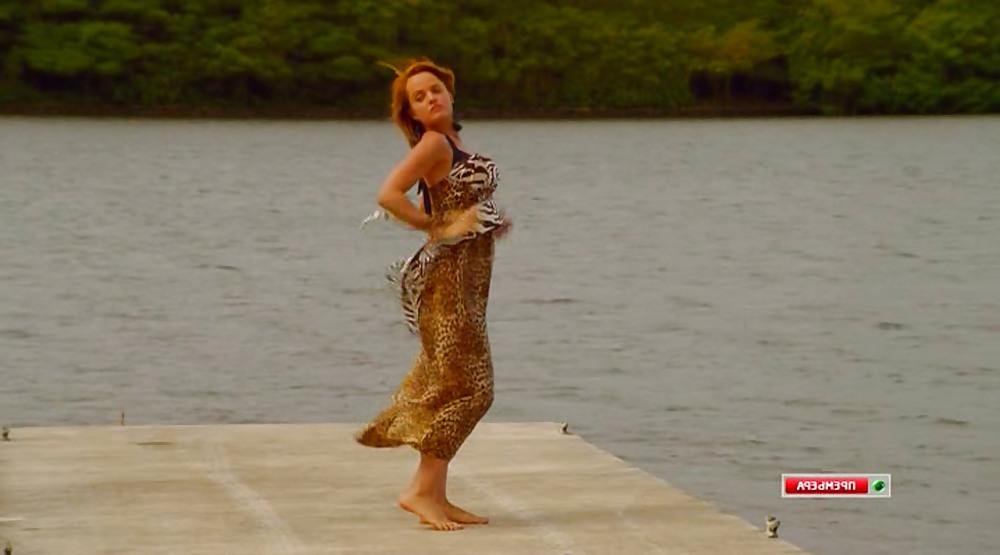 22P Mena Suvari in a bikini in you may not kiss the bride