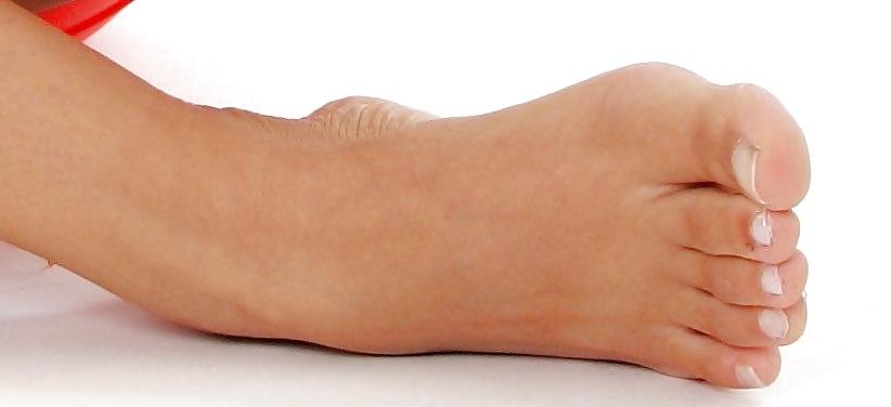 9P Biathlon star Magdalena Neuner cute feet