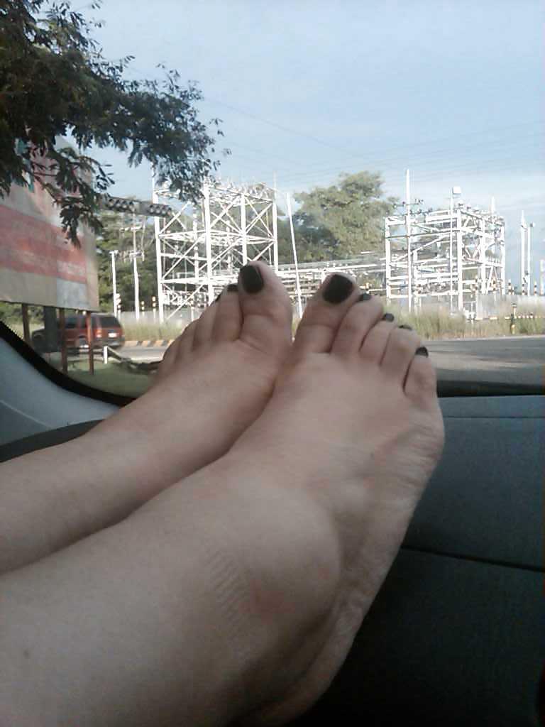 25P My wife feet, legs and hands
