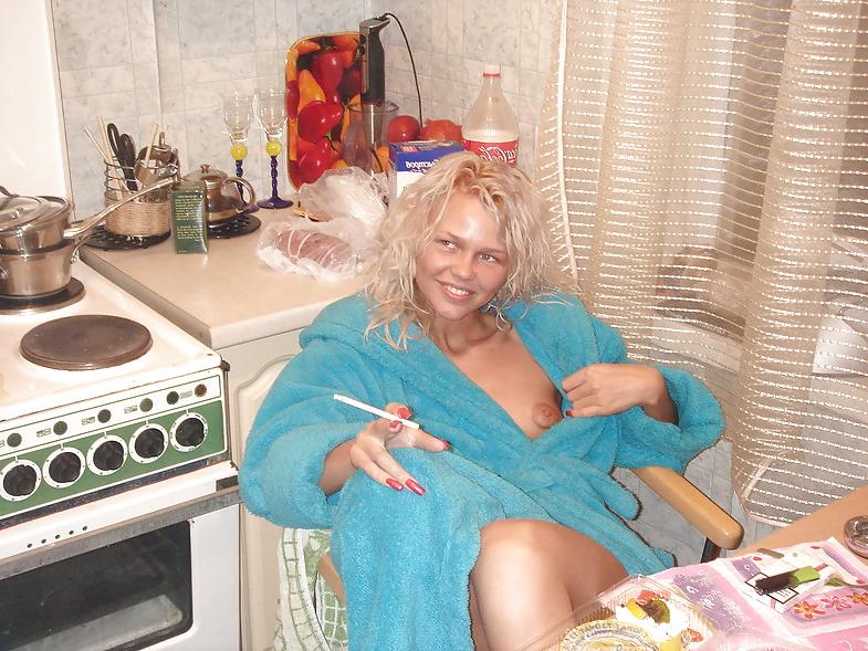 4P Teeny bitch gets horny after breakfast