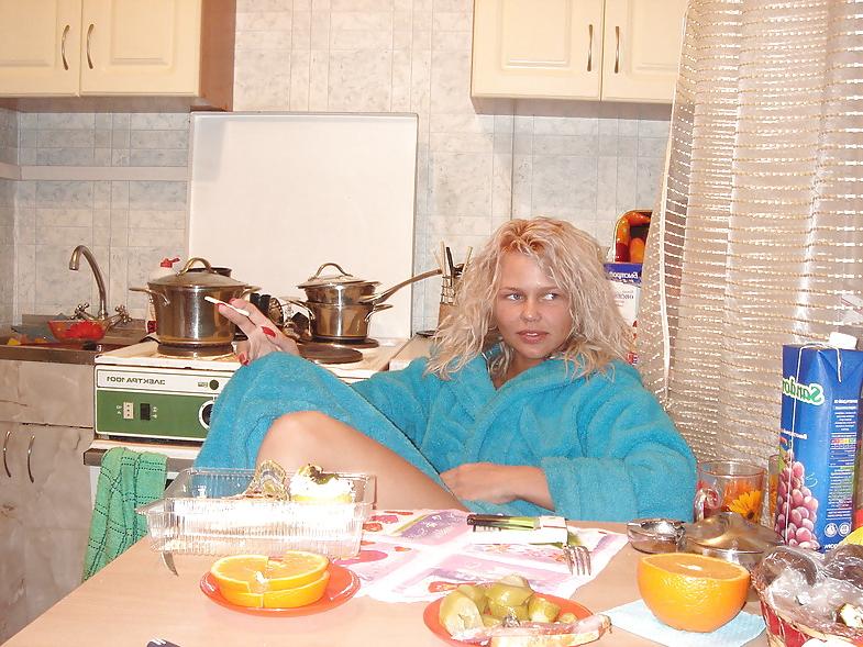4P Teeny bitch gets horny after breakfast