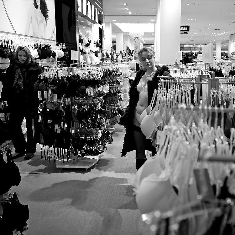 25P Flashing stockings tops in public places