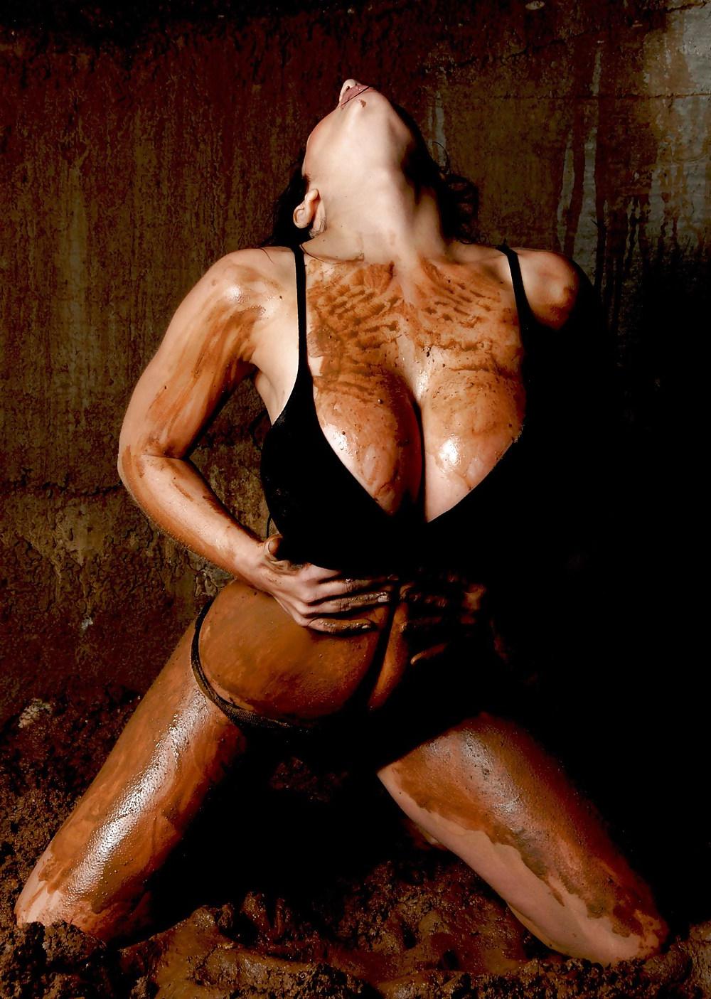 25P Denise Milani mud