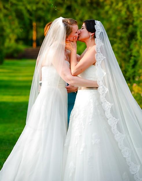 25P A bride in the hand is worth two in her bush