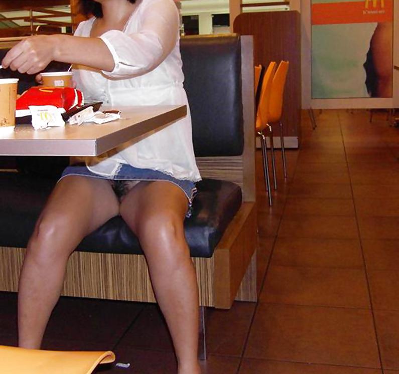 25P Korean women flashing in public