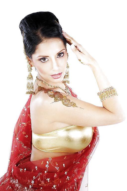 22P Pakistani Bride Model (SPECIAL THANKYOU 4RM MASERATI)