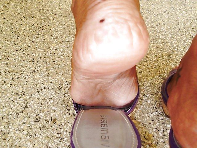 25P THE MOST INFAMOUS FEET JIZZ ARCHIVES