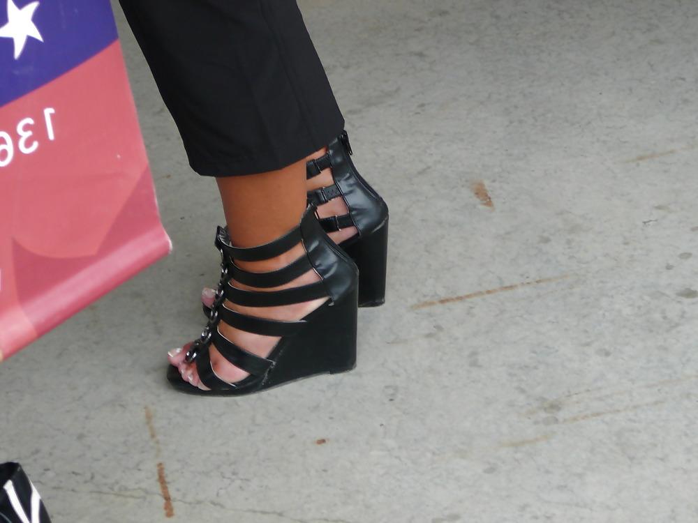 15P Queen feet