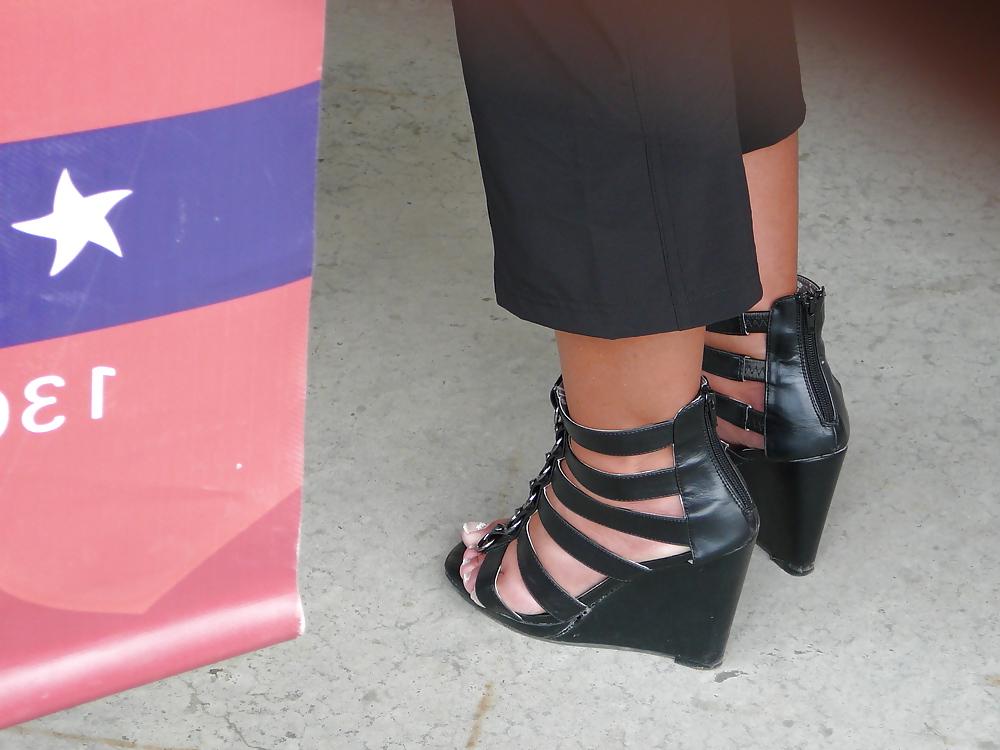 15P Queen feet