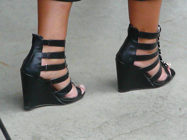 15P Queen feet