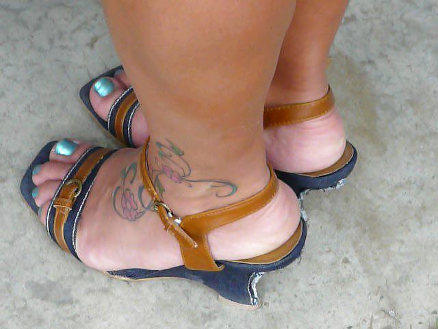 15P Queen feet