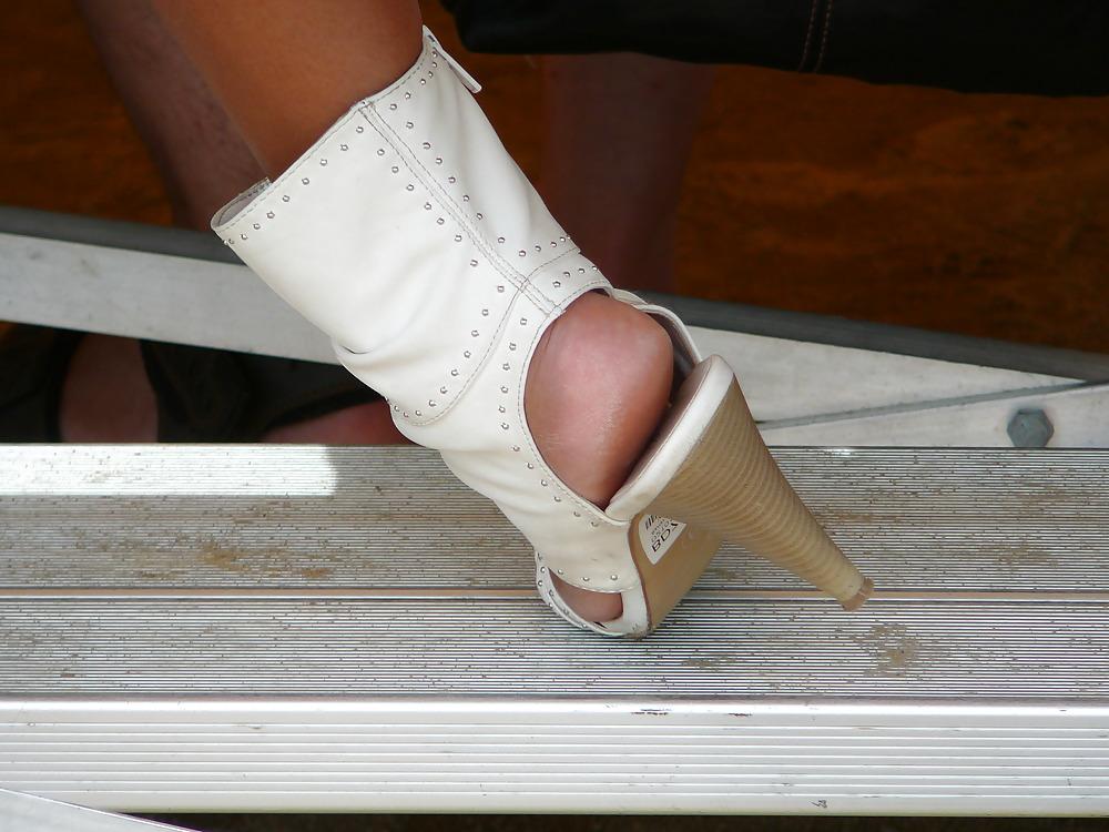 15P Queen feet