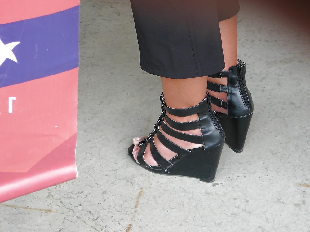15P Queen feet
