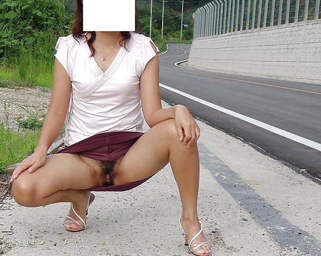 25P Korean women flashing in public 5