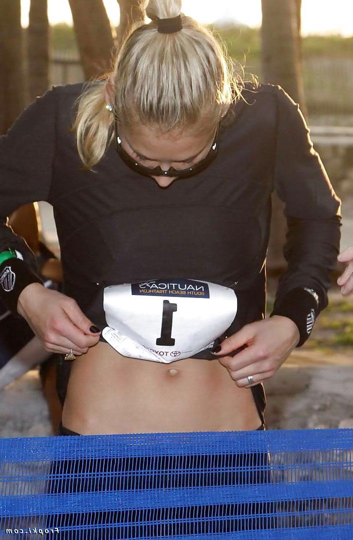25P Anna Kournikova Sexy Tennis Queen