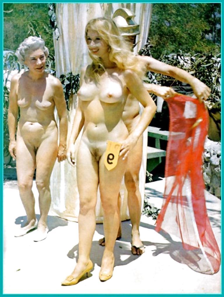 25P Cute Nudism