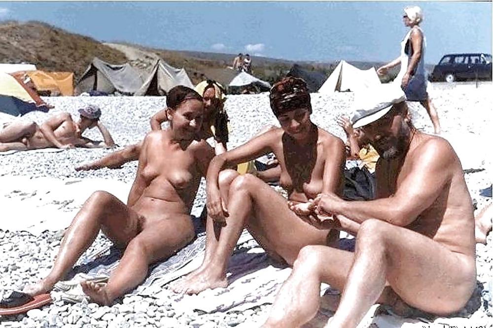 25P Cute Nudism