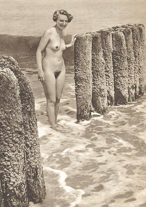25P Cute Nudism