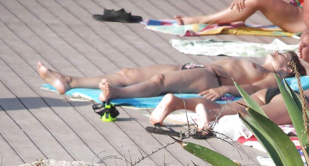 15P Free topless women