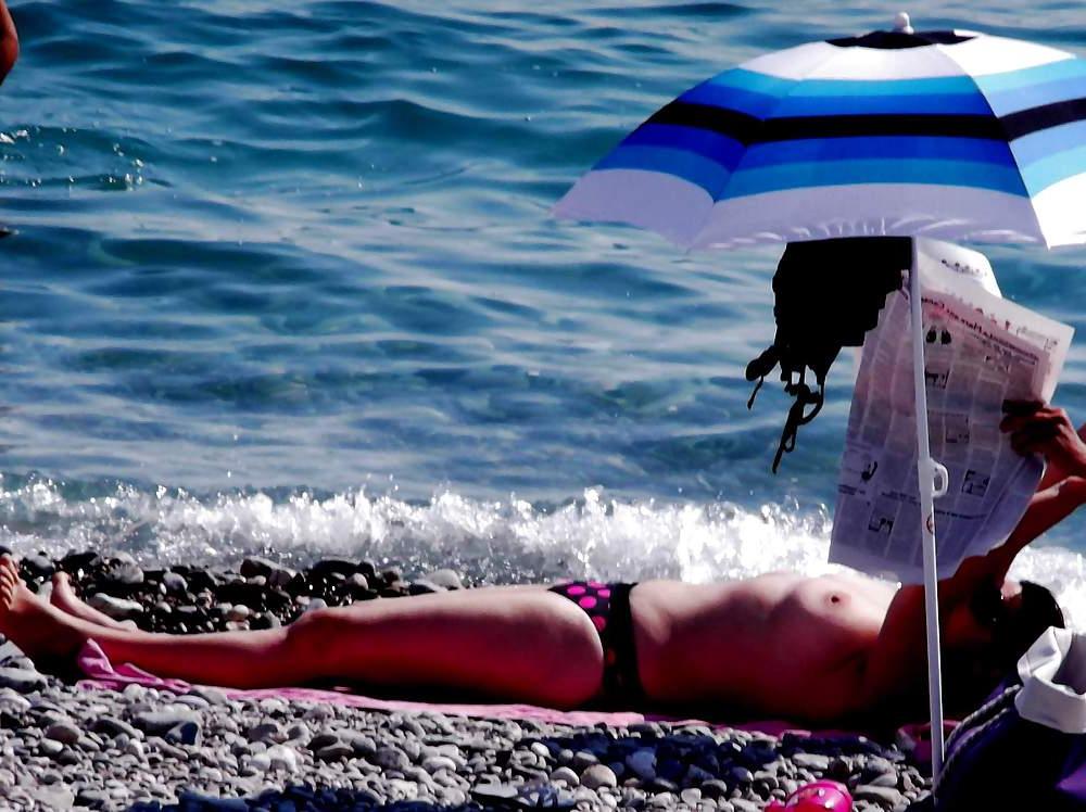 15P Free topless women