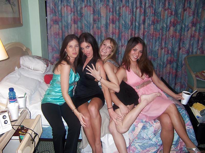 24P UPSKIRTS FOR REAL VOYEURS I