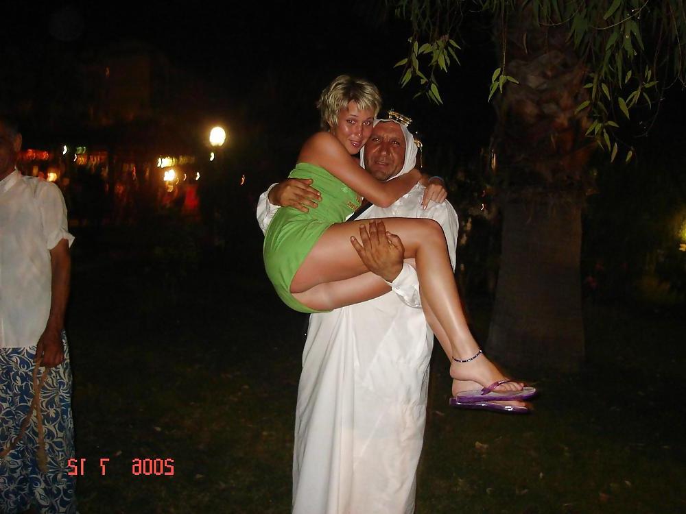 24P UPSKIRTS FOR REAL VOYEURS I